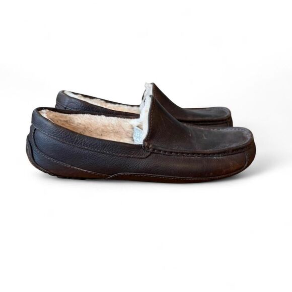 UGG Men’s Ascot Brown Leather Sheepskin Lined Slippers Moc Toe Loafers. Size 11 main image 6